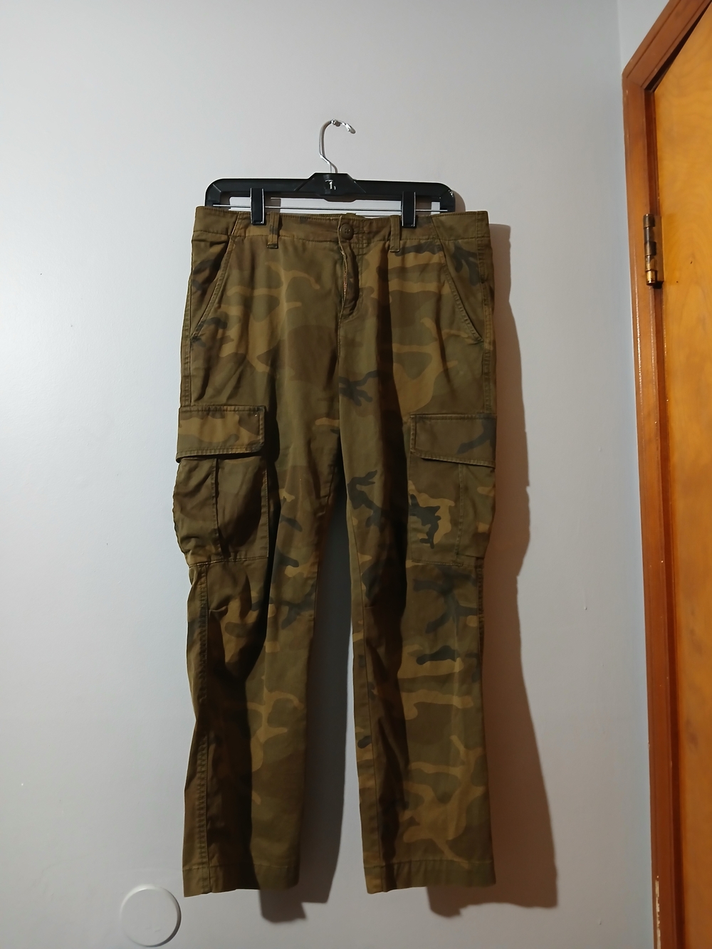 Sanctuary Olive Green Camo Straight-Leg Cargo Pants Pockers Women's Size 29 - Picture 2 of 7